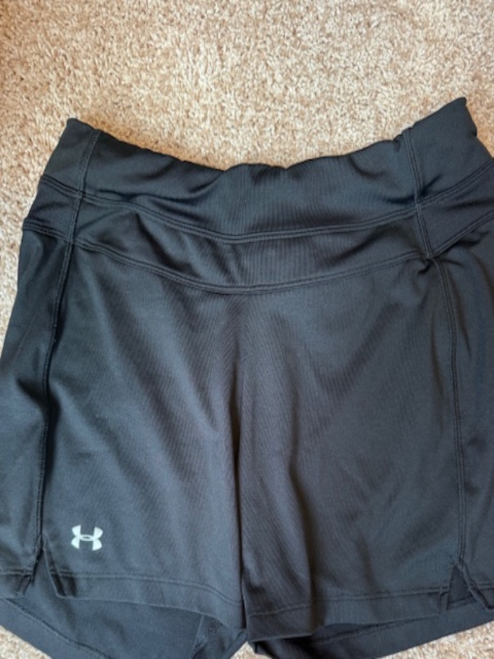 Under Armour Size Medium Black Shorts